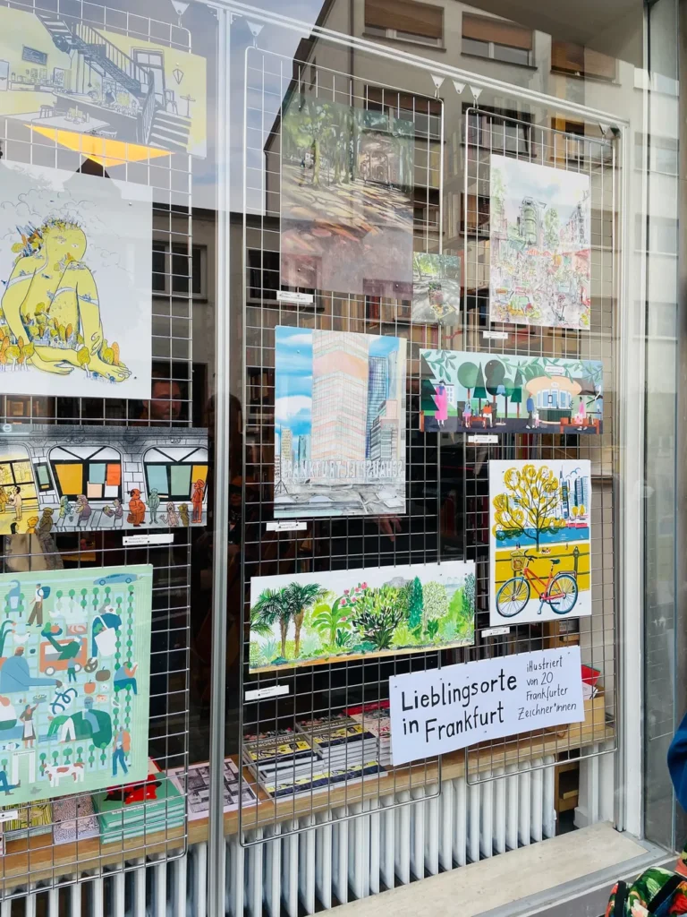 2025-09-27-schaufensterausstellung-land-ins-sicht-lieblingsorte-frankfurt-fenster_web